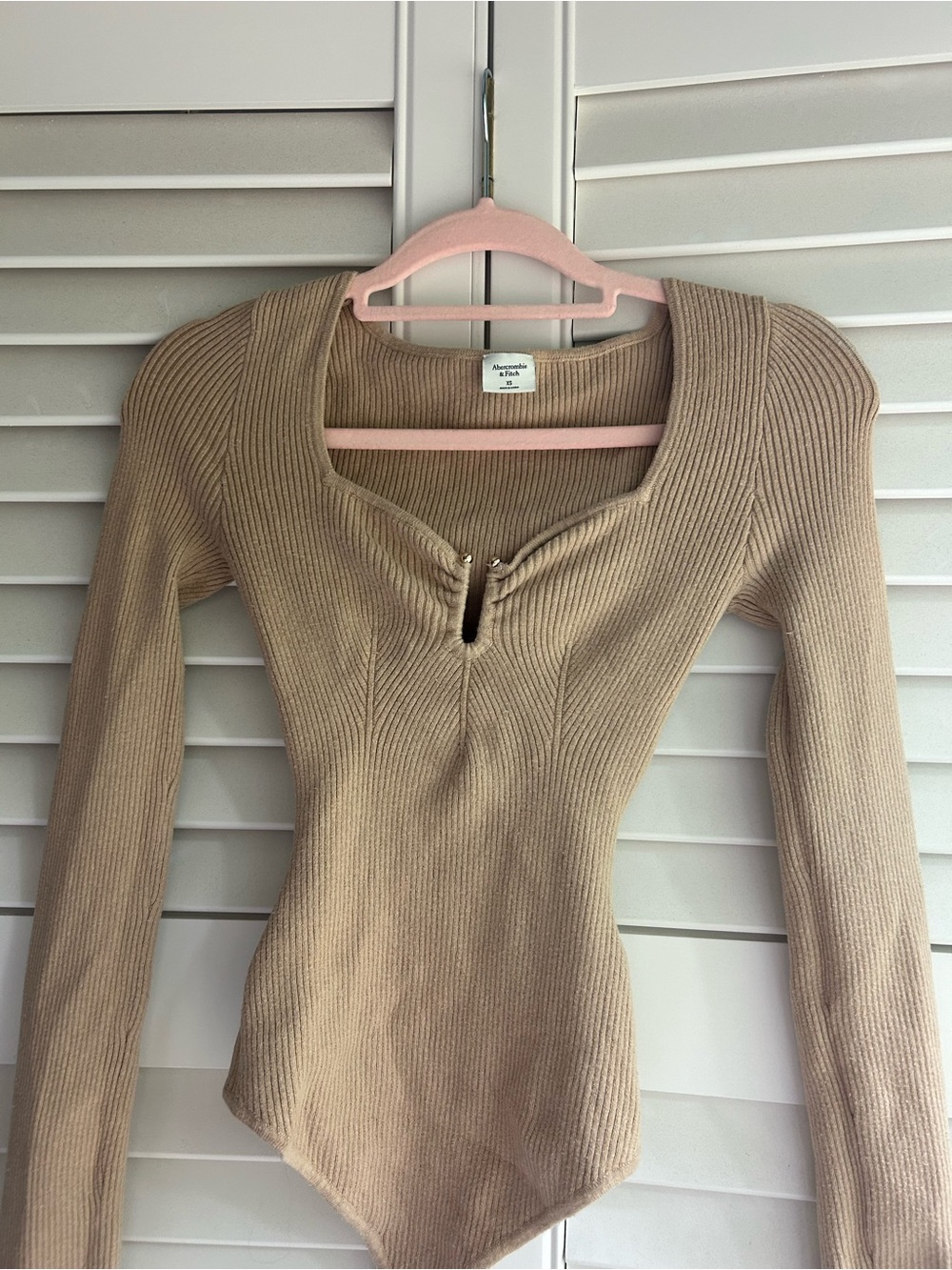 Abercrombie NWT Ribbed Long Sleeve Bodysuit in Beige